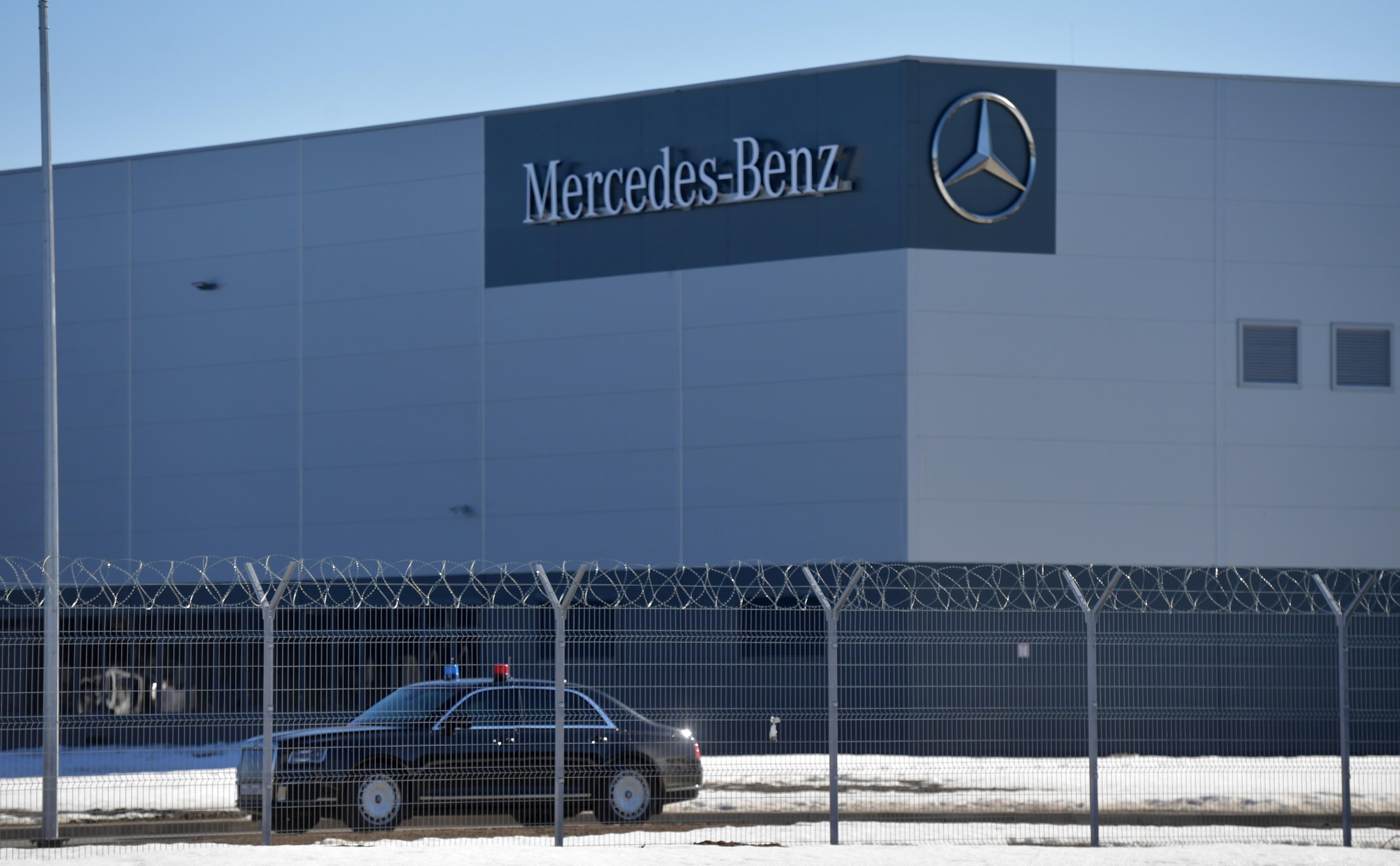 завод мерседес бенц в германии. мерседес бенц о 307. мерседес бенц закрывается. мерседес бенц закрывается. Mercedes benz zavod.