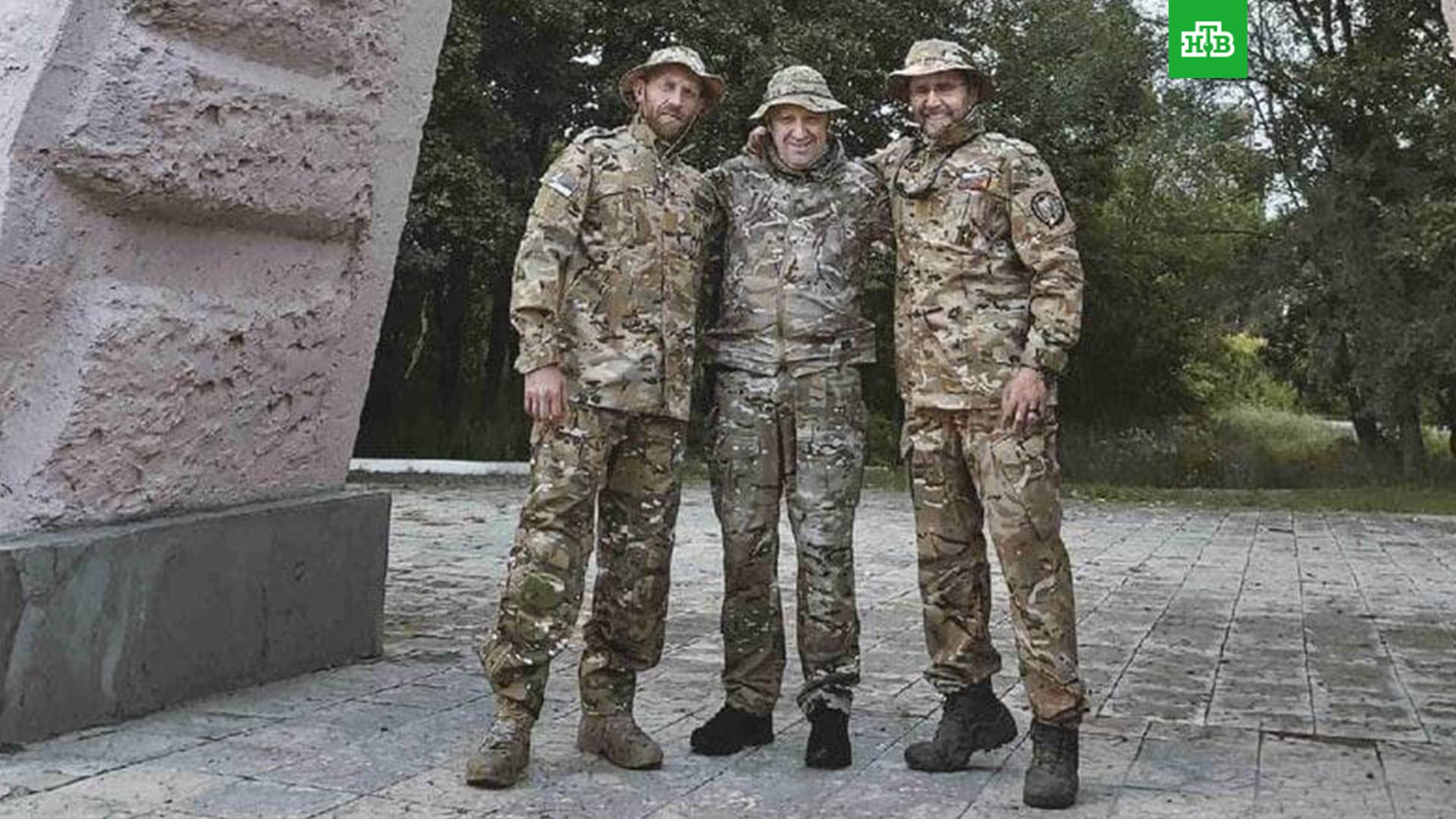 сергеем шнуровым и иосиф пригожин. шнуров и пригожин. шнуров и пригожин. иосиф пригожин шнуров. иосиф пригожин шнуров.