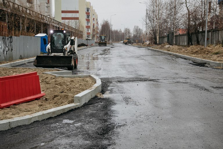 Этим летом в Сургуте завершат тротуары и благоустройство проезда Мунарева