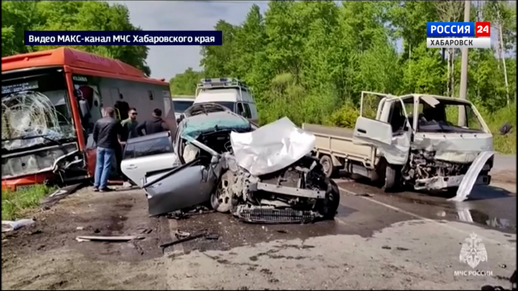 Трёх человек сегодня утром доставили в больницу Хабаровска после ДТП у села Ильинка