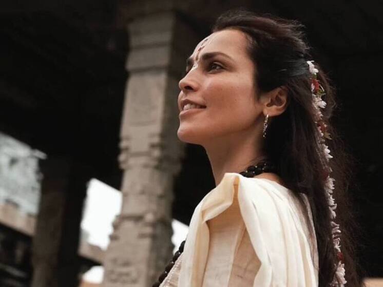 Казанова поделилась впечатлениями от первых минут жизни дочери после «лотосовых родов»