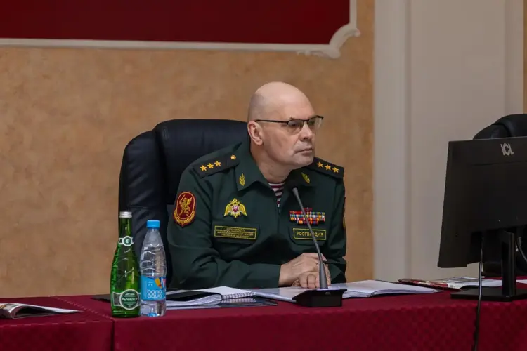 Статс-секретарь – заместитель директора Росгвардии Олег Плохой совершил рабочую поездку в Саратов
