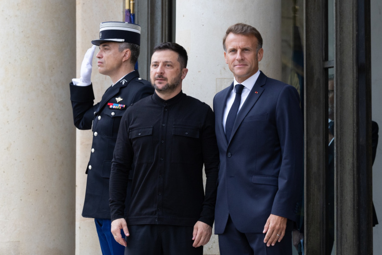 ЕС кинул, США ушли в сторону: Зеленский в панике после встречи в Париже