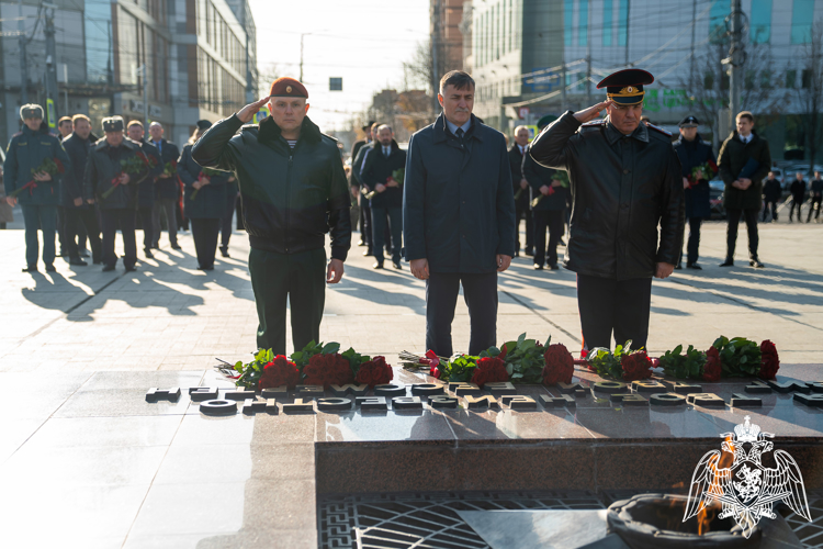 В Краснодаре начальник регионального управления Росгвардии почтил память Героев