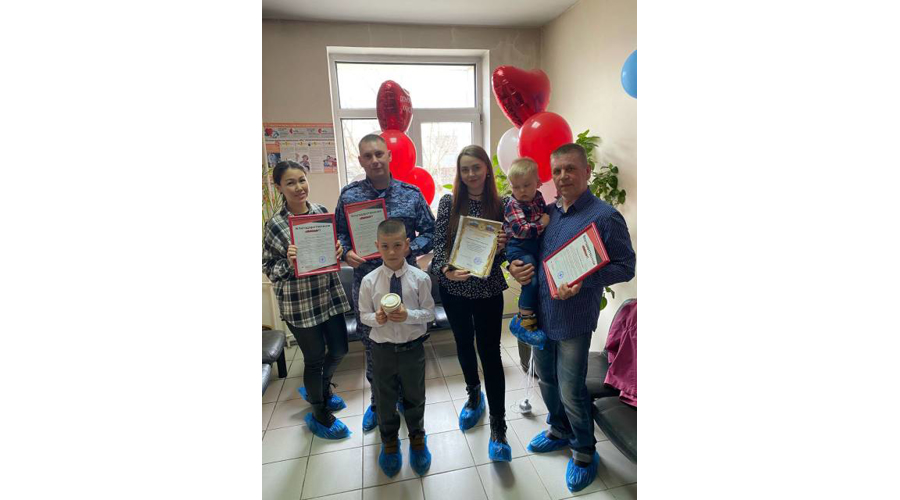 Семья сотрудника Росгвардии в Южно - Сахалинске отмечена благодарственными письмами ко дню донора России