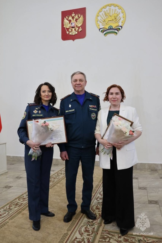 В колонном зале г.Уфы состоялось торжественное мероприятие, посвященное 375-летию пожарной охраны Российской Федерации