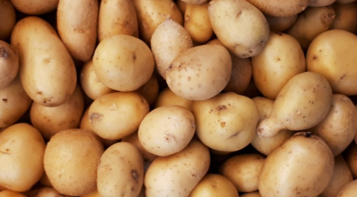 Педиатр Шабатура заявила, что вдыхание пара над картошкой вызывает отеки и спазм
