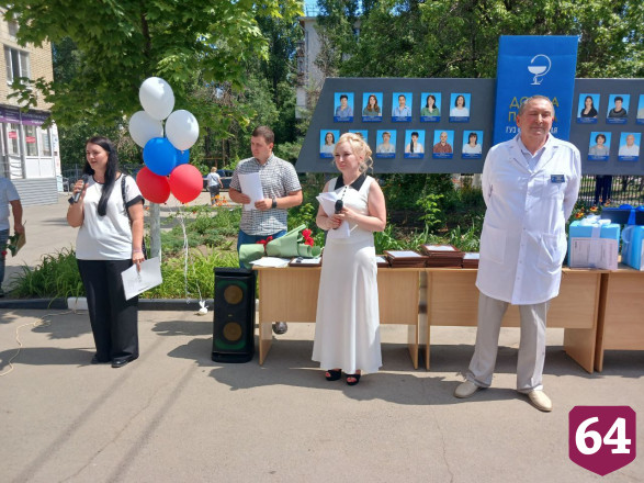 В канун Дня медработника саратовским пациентам пожелали здоровья 