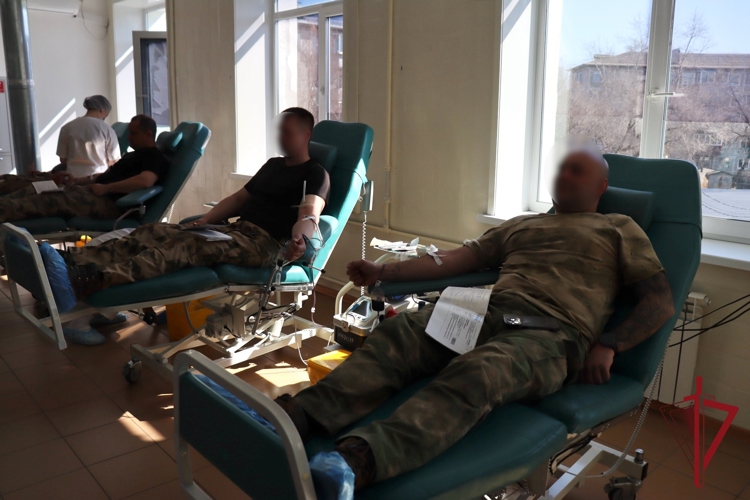 В Благовещенске росгвардейцы присоединились к акции «От сердца к сердцу» в преддверии Национального дня донора