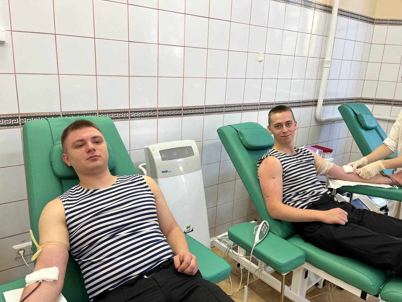 В клинике крови и ткани Военно-медицинской академии имени С.М. Кирова университет организовал коллективную сдачу донорской крови для военнослужащих.