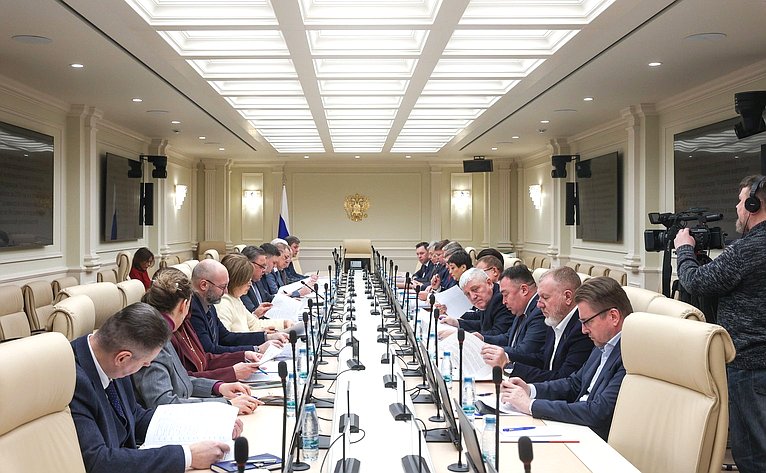 Заседание Комиссии СФ по мониторингу законодательства РФ в сфере государственного контроля (надзора) и муниципального контроля в Российской Федерации совместно с Комитетом СФ по Регламенту и организации парламентской деятельности