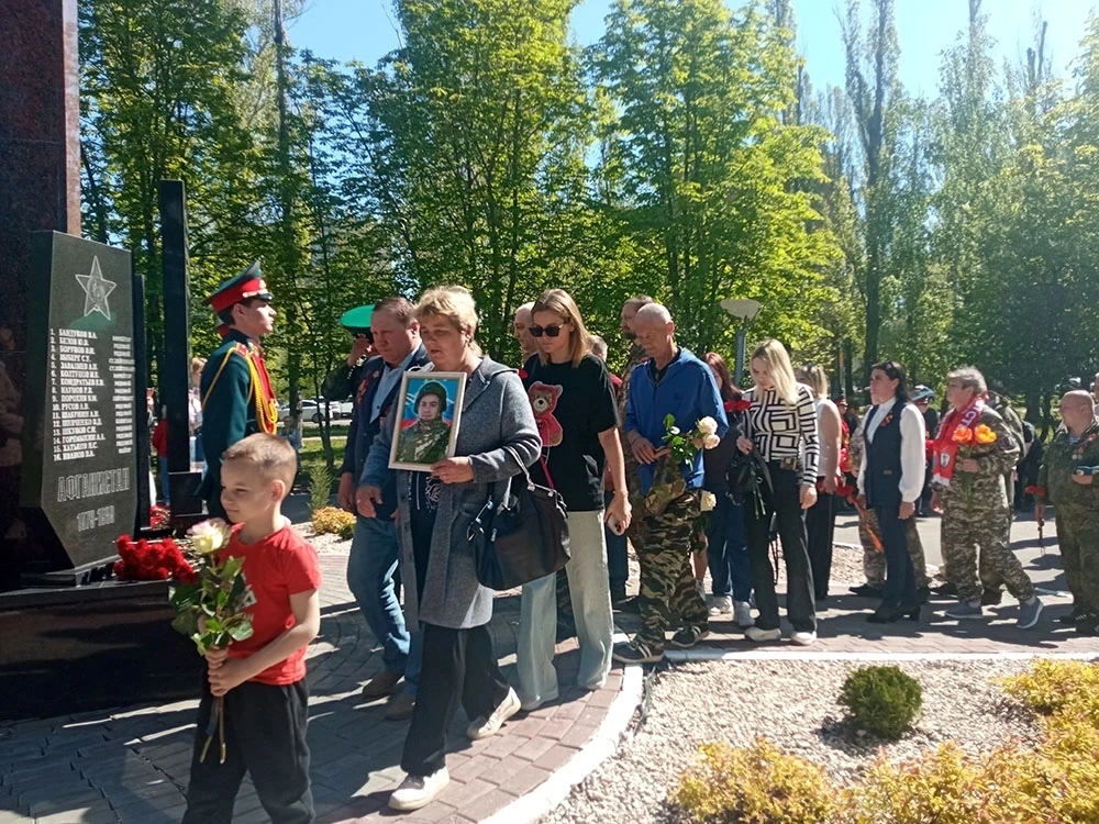 В преддверии Дня Победы в Балаково открыли обновленный мемориал героям