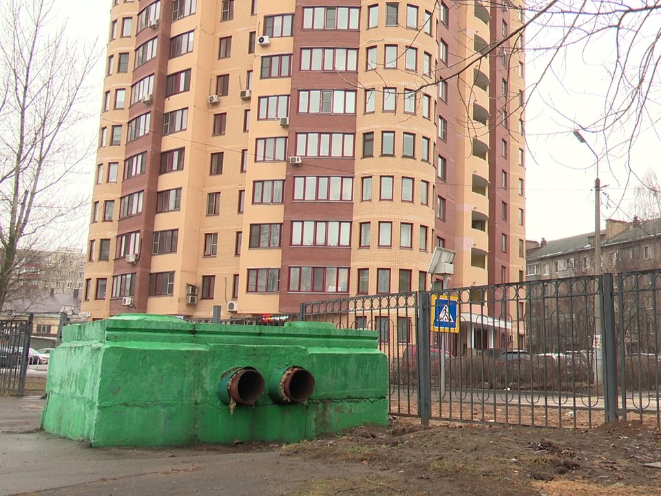 Городские службы весной демонтируют тепловую камеру во дворе школы №3