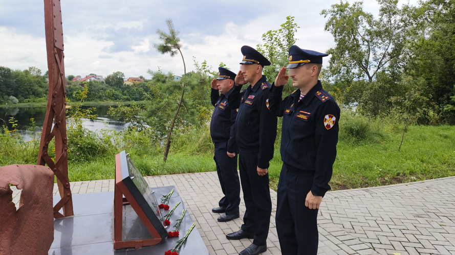 Росгвардейцы почтили память защитников города Пскова