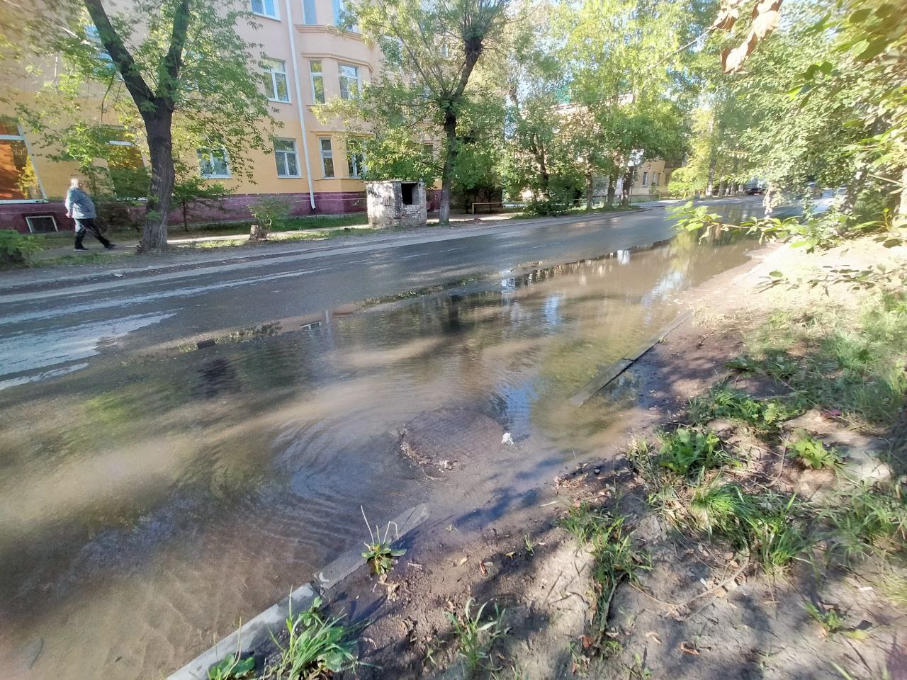 Около текущих. Водные дороги. Порыв. Омск дороги.