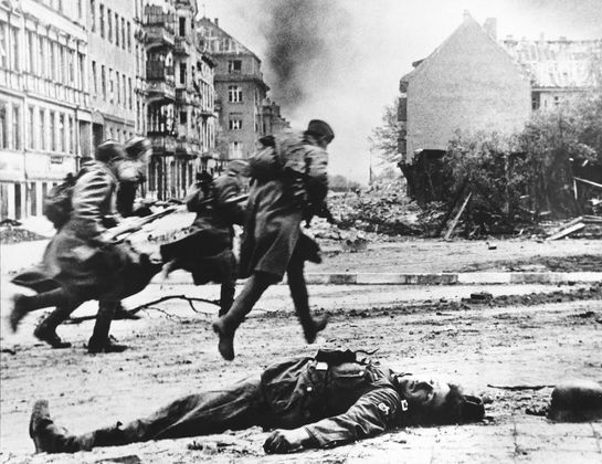 Уличный бой в Берлине. 1945