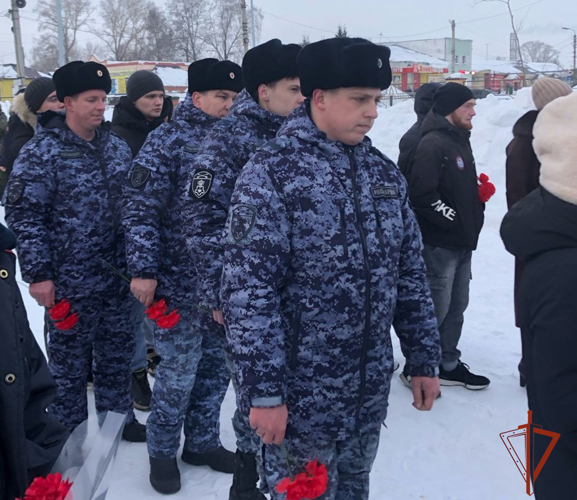 В Новосибирске сотрудники и военнослужащие Росгвардии проводят мероприятия, посвященные 80-летию со дня снятия Блокады Ленинграда