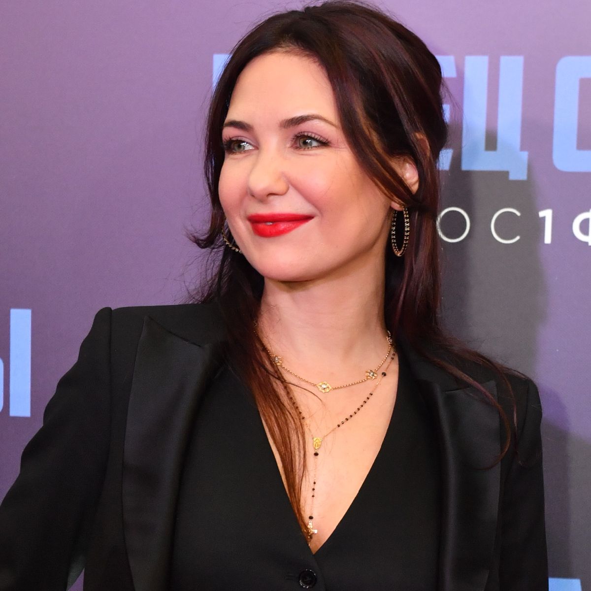 Ирина паутова актриса контакт. Встреча парня и девушки. Девушка заигрывает. Мужчина ревнует. Девушка подающая надежды фильм 2020.