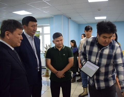 Сергей Местников обсудил с представителями АГАТУ и министерства образования вопросы подготовки кадров