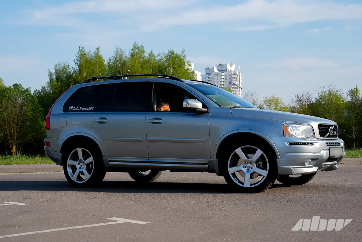 «Эта машина провоцирует своей мощностью»: история редкого Volvo XC90 с мотором V8