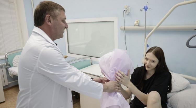 Александр Шуваев навестил пациентов детской областной больницы