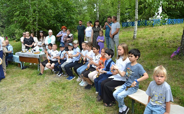 Сергей Рябухин в ходе поездки в регион принял участие в 57-м Всероссийском Пушкинском празднике поэзии в с. Языково Карсунского района