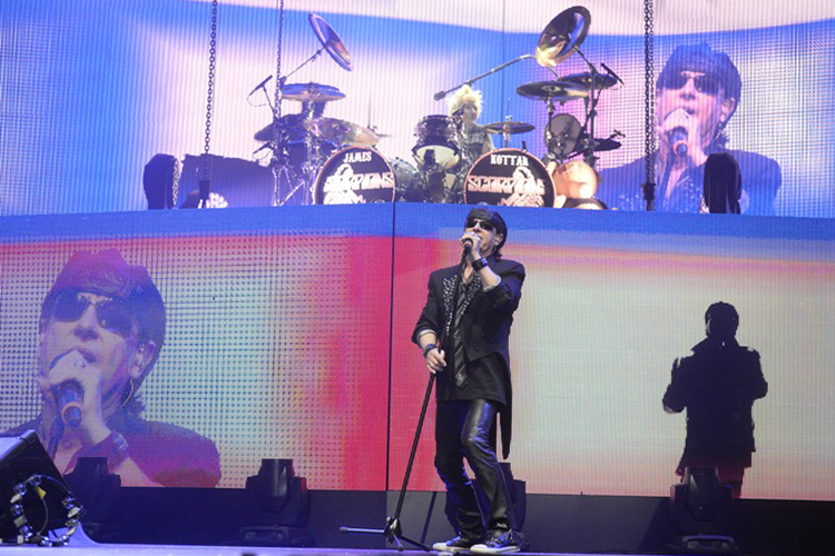 Город немцам понравился, и они еще не раз вернулись в Ледовый дворец (на фото — выступление группы в 2015 году)