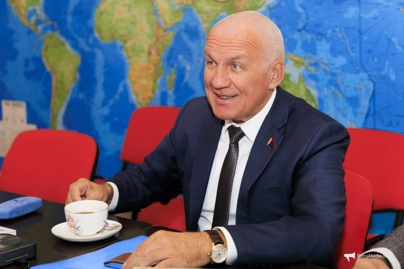 Генконсул Республики Беларусь во Владивостоке Игорь Сокол Евгений Кулешов. ИА PrimaMedia