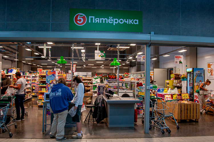 Использование технологий в сфере ретейла — клиентская реальность: собрать «пирог стены», наклеить обои в помещении или примерить платье уже давно можно виртуально. Крупные игроки отрасли продолжают работу над тем, чтобы клиентские сервисы, которые позволяют решать задачи с минимальными телодвижениями, становились все интереснее