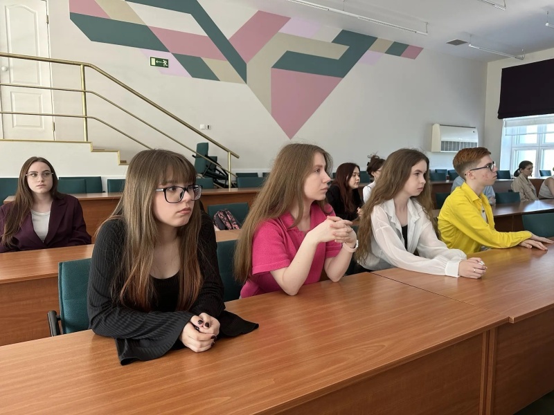 «Быть собой. Отвечать за Россию» – первокурсники обсудили ценность избирательных прав 