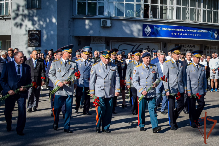 Командующий Северо-Западным округом Росгвардии поздравил со 100-летием коллектив петербургского «Динамо»