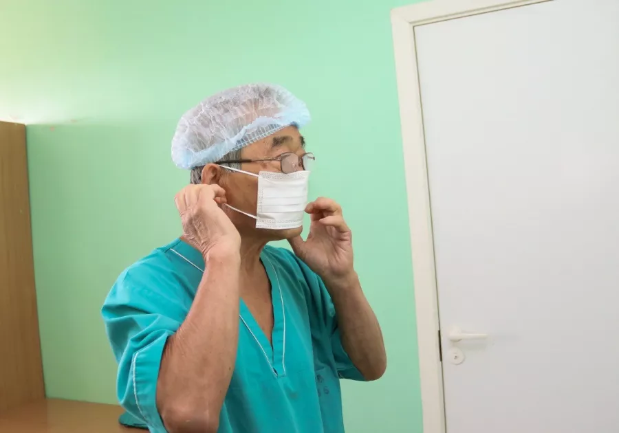 Юрий Тен готовится к операции