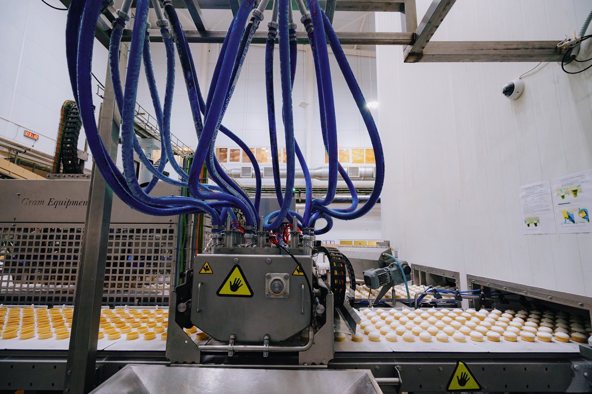 Кореновский МКК в составе ГК «Ренна» является вторым производителем мороженого в России. Компания поставляет продукцию не только в другие регионы России, но и экспортирует ее более чем в 30 стран Одна линия по производству мороженого на заводе в сутки выпускает больше 1 млн стаканчиков. Весь Краснодарский край «Коровка из Кореновки» может обеспечить мороженым за несколько часов при полной загрузке.