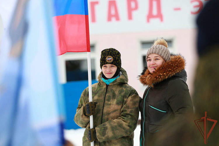 На Среднем Урале военнослужащий Росгвардии принимает активное участие в патриотическом воспитании молодежи