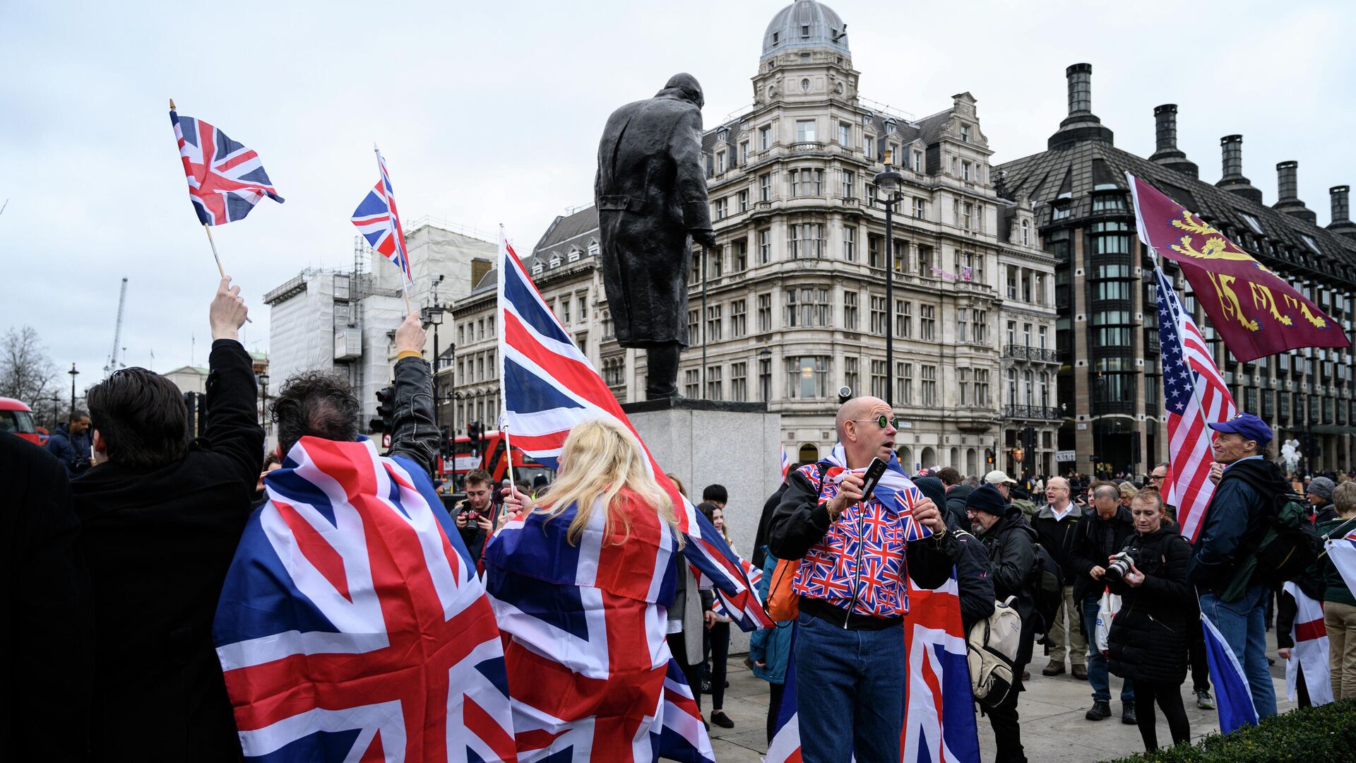 Национальность премьера великобритании. Brexit Великобритания. Правительство Великобритании Лондон. Британия кризис. Англия люди.