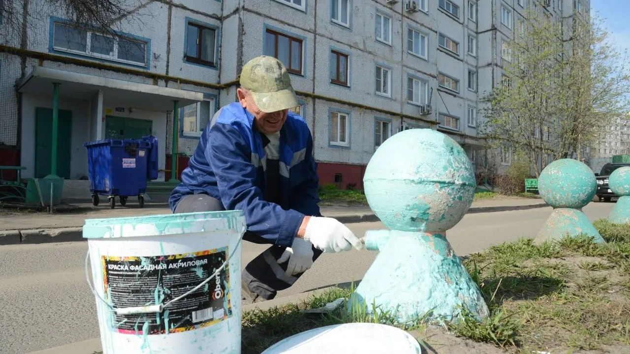 Городской двор. ДГХ Коломна директор.