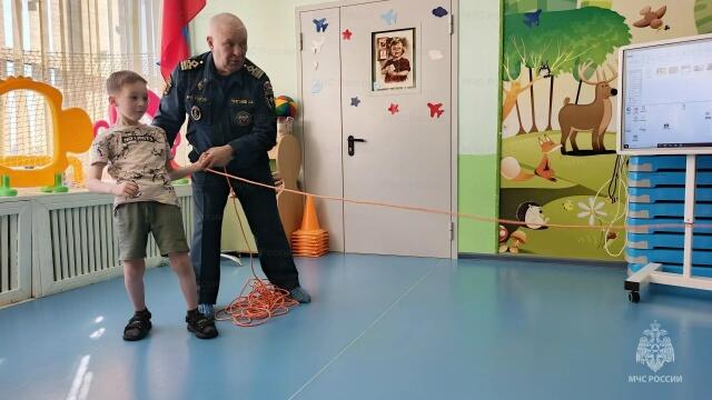 Детям рассказали об опасности тонкого льда