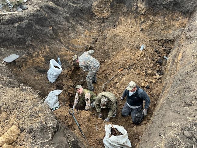 Эксгумация останков бойцов в Волобуевке
