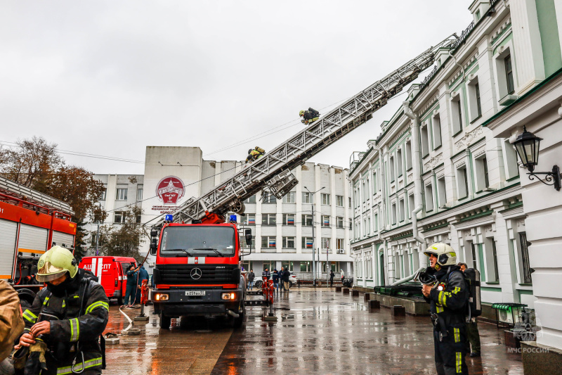 В Омске провели пожарные учения в драмтеатре