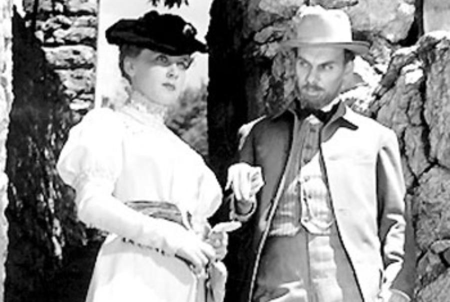 Киностудия «Ленфильм» открыла свое новое пространство выставкой «Дама с собачкой. Прочтение» | Кадр из фильма «Дама с собачкой» 1960 г.