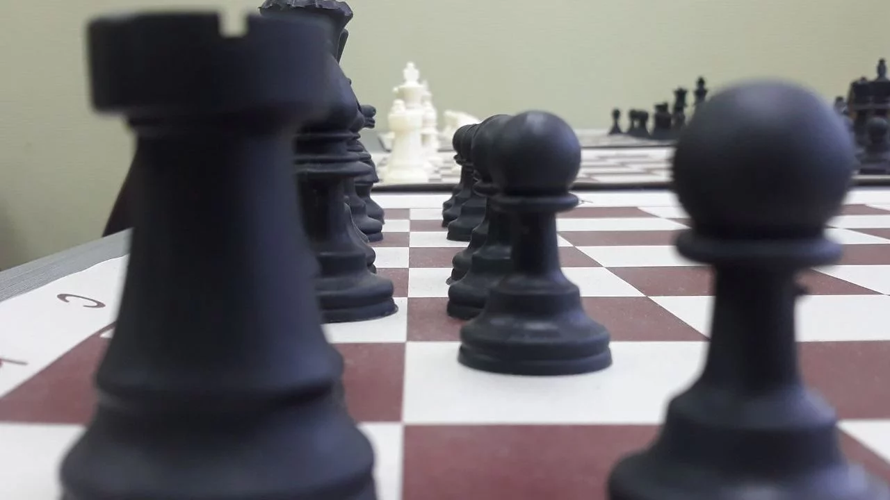 Этапы игры в шахматы. Турнир по шахматам. Самый сильный шахматист на сегодняшний день. Город у моря шахматы 2024. Люцингер ирен шахматы.