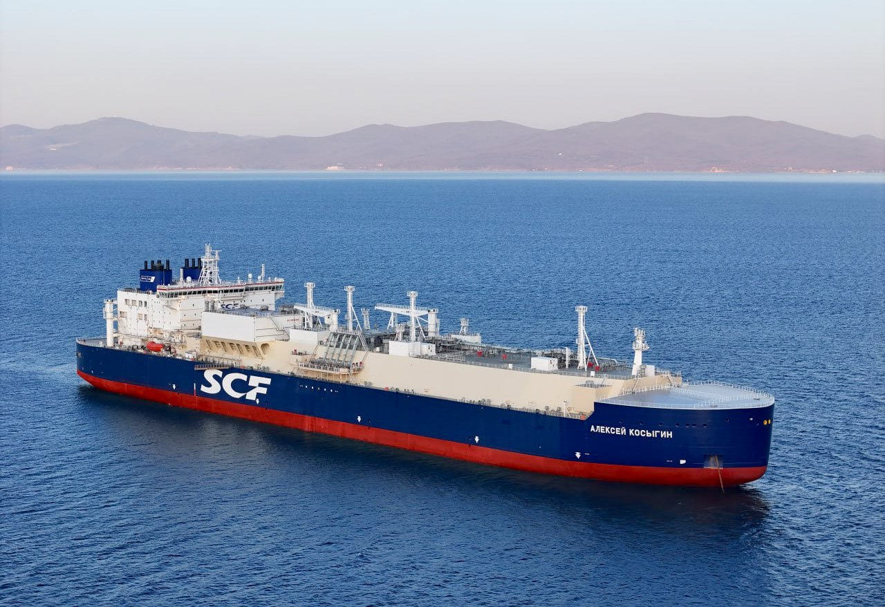 Ледокольный танкер «Алексей Косыгин», строящийся на судоверфи Звезда» для проекта «Арктик СПГ-2», передан заказчику – «Совкомфлоту»