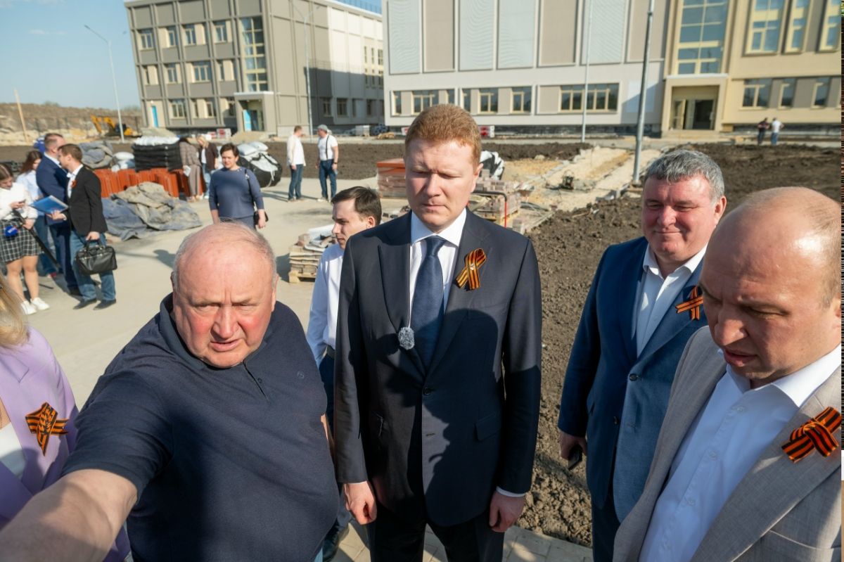 Александр Никитин проверил ход строительства новой школы в ЖК «Суворовский-2»