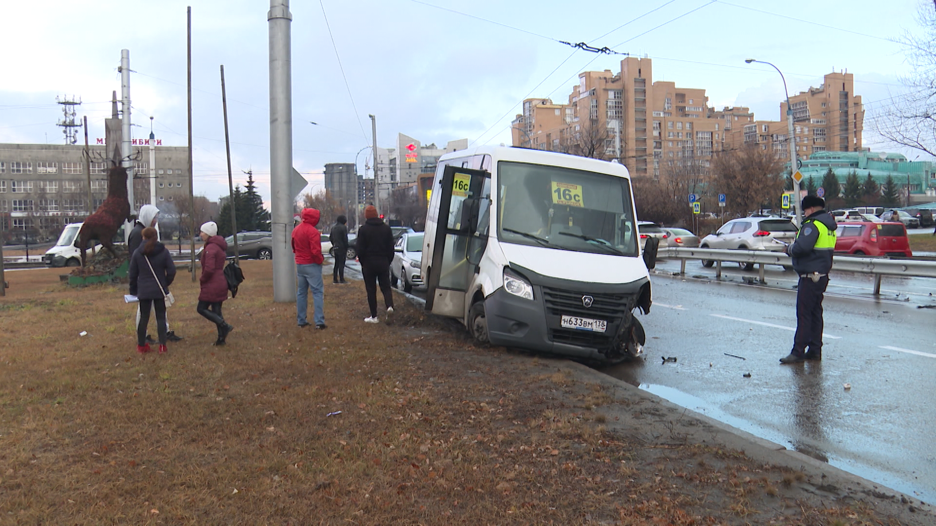 Автобус в Иркутске авария. ДТП на Байкальской улице в Москве.