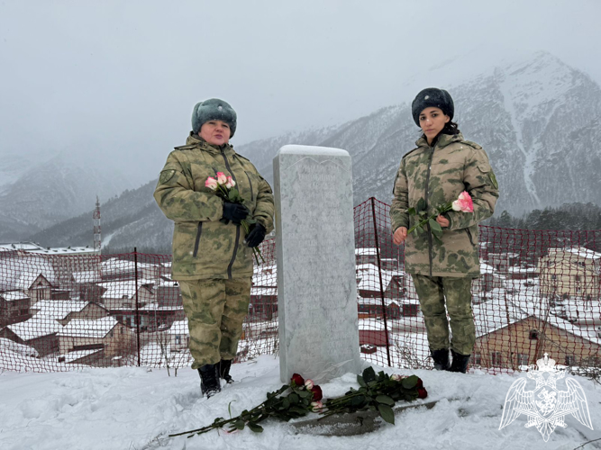 Росгвардейцы в Кабардино-Балкарии почтили память погибших журналистов