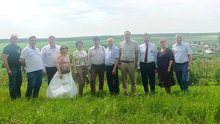 Сергей Рябухин в ходе поездки в регион принял участие в 57-м Всероссийском Пушкинском празднике поэзии в с. Языково Карсунского района