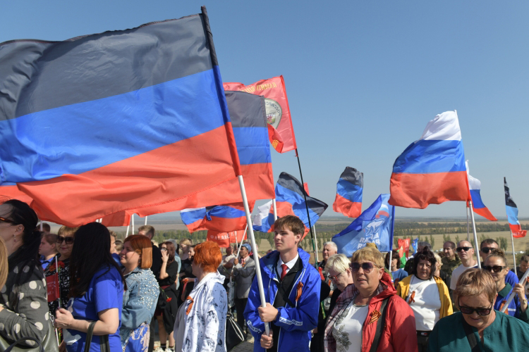 СМИ собирают информацию о плане буквально по крупицам, в частности, речь идет об уступке Донбасса со стороны Киева, включая территории, которые сейчас находятся под контролем Украины