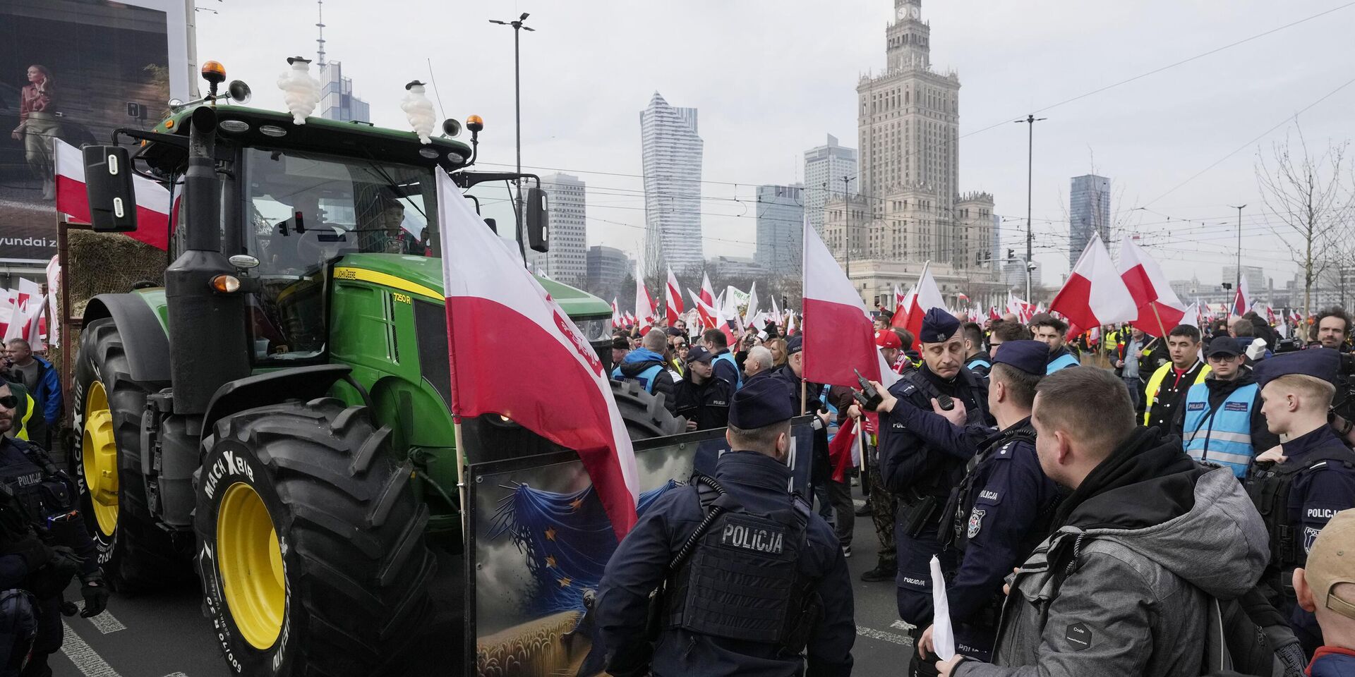 Польские фермеры протестуют против дешевого импорта зерна и других продуктов питания с Украины - ИноСМИ, 1920, 02.06.2025
