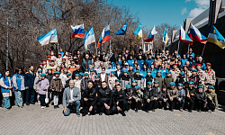 В Улан-Удэ встретили автопробег из Владивостока в Донецк «Одна родина – одна семья!»