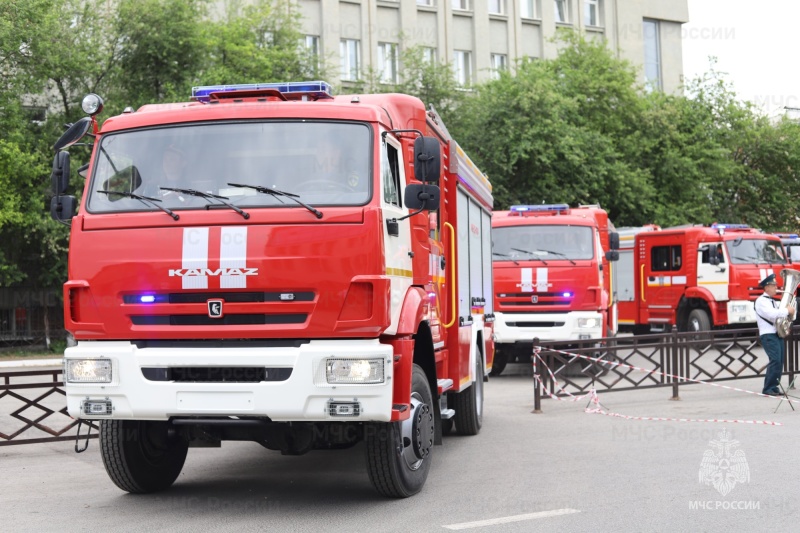 На вооружение кузбасских пожарных-спасателей поступило 6 единиц новой техники